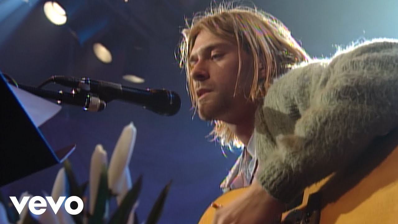 : A Crowd Hears 'The Man Who Sold the World' Performed Live and the Room Goes Quiet First