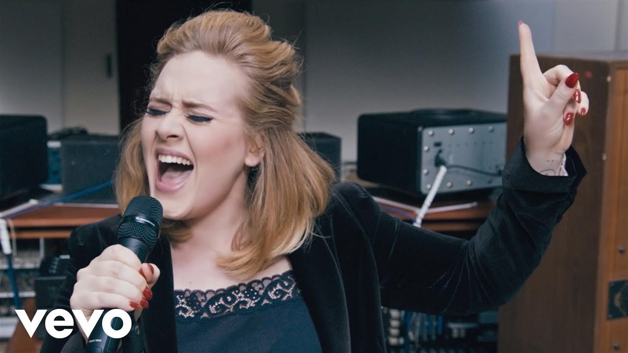 : A Spontaneous Piano Singalong Turns Into a Full Performance of 'When We Were Young'