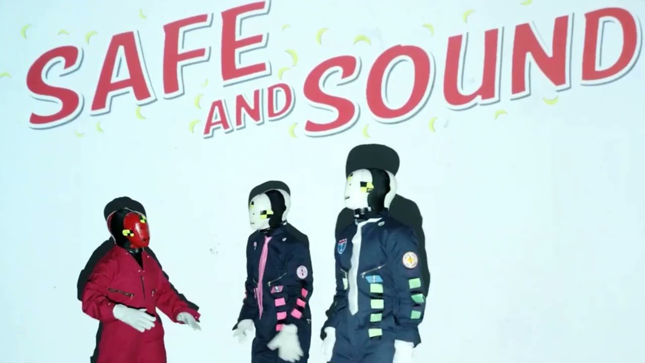 : Safe and Sound: A Live Performance That Brought an Entire Crowd to Its Feet