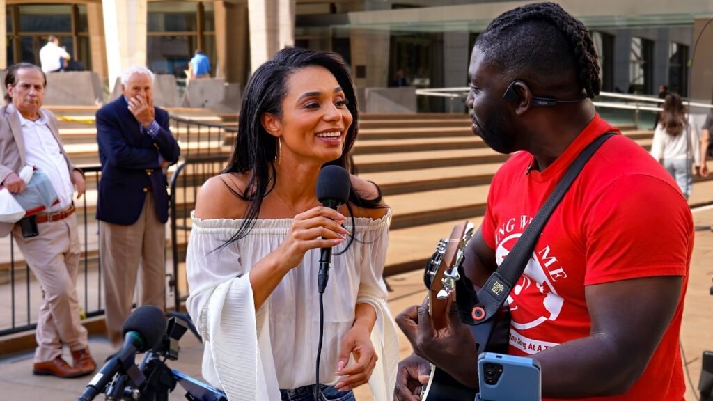 guitaro5000: A Jazz Singer Named Anna Stopped to Perform 'Summertime' on the Street and Left Everyone Feeling Lifted