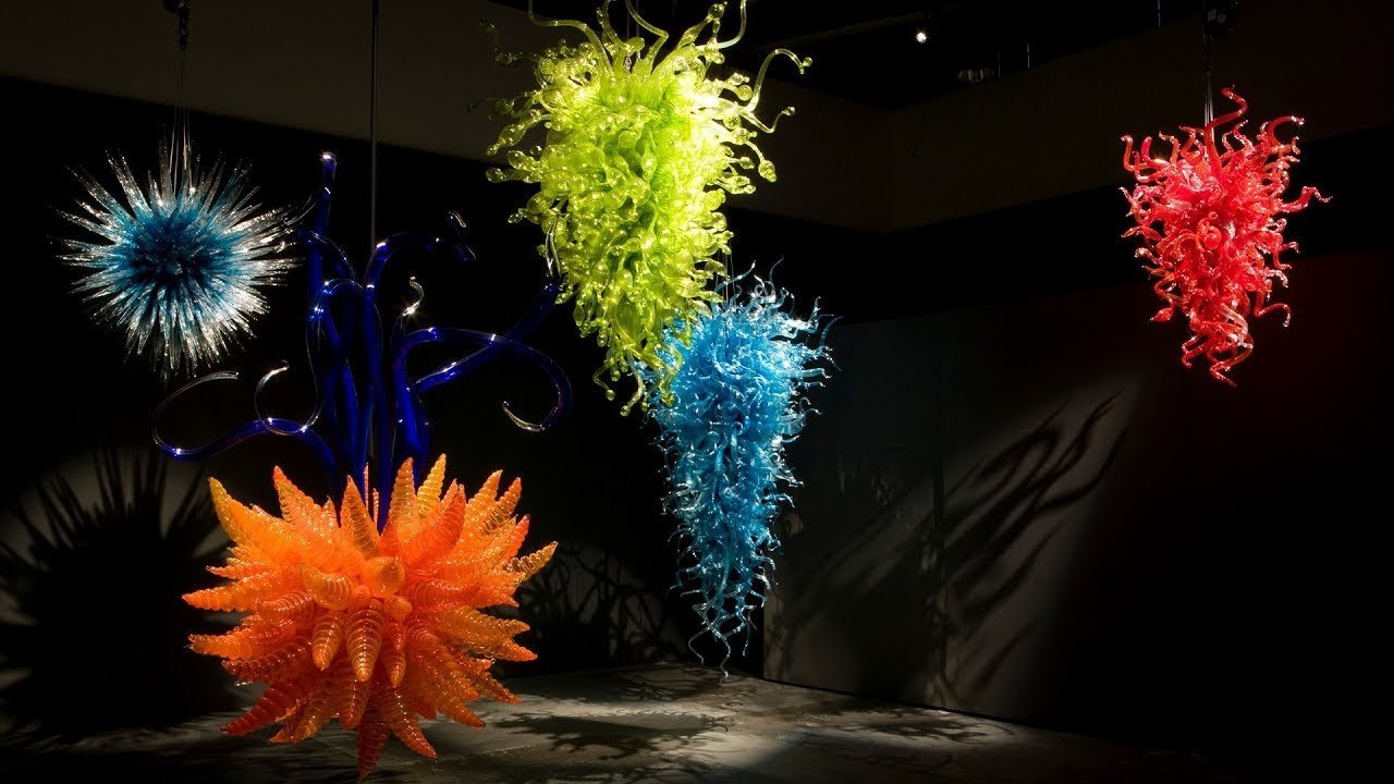 Chihuly Studio: Dale Chihuly's 25 Chandeliers That Nobody Wanted (Until Everyone Did)