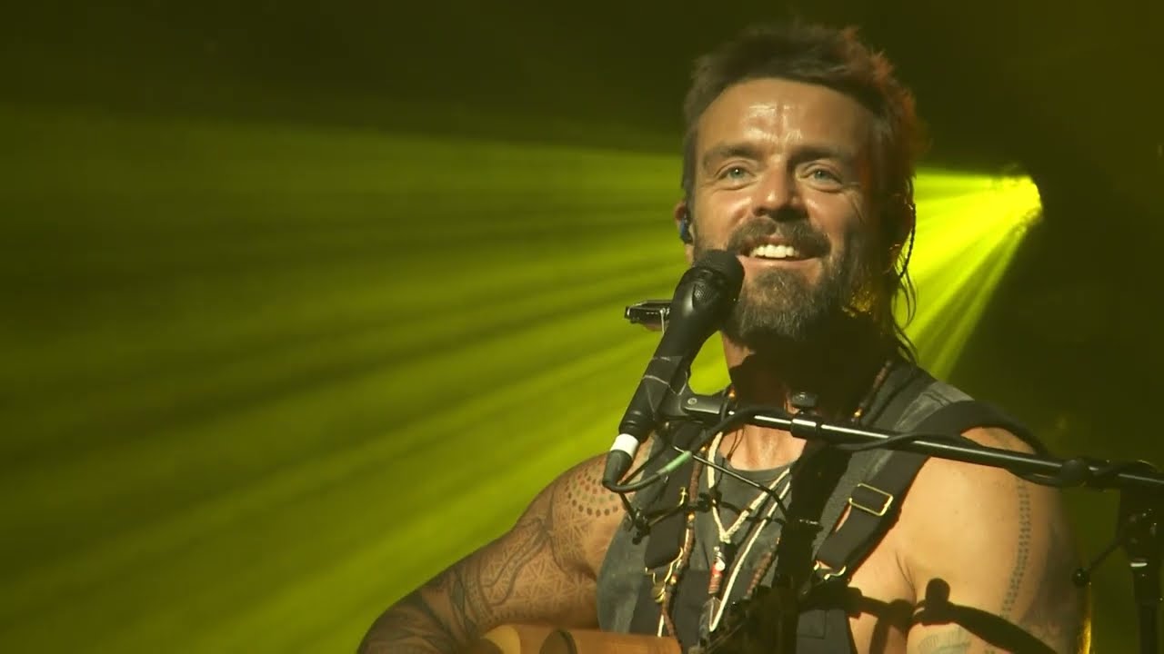 Xavier Rudd: Xavier Rudd Asks a Crowd in Belgium What Their Heart Says, Then Makes Them Jump
