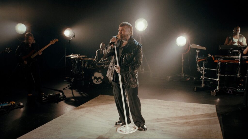 Teddy Swims: Teddy Swims Performs 'Mr. Know-It-All' Live and the Emotion Hits Different